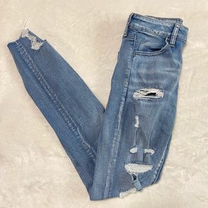 american eagle size 6 long ripped washed blue jeans/jeggings